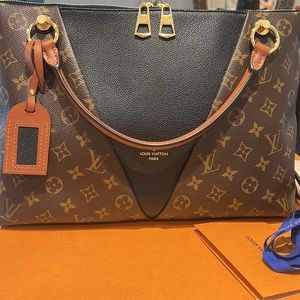 Louis Vuitton V Tote MM Bag